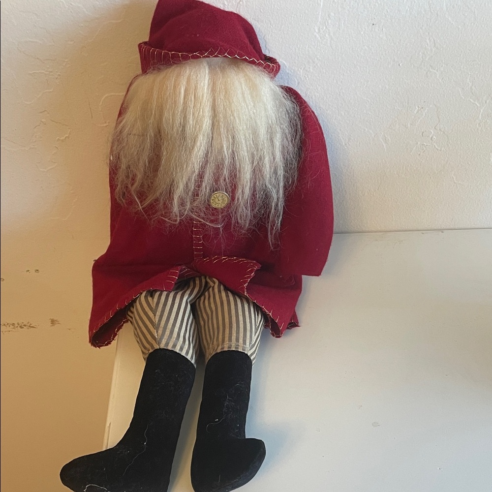 2000 Vintage Woof & Poof Musical Santa. Plays “ Wish You A Merry Christmas “